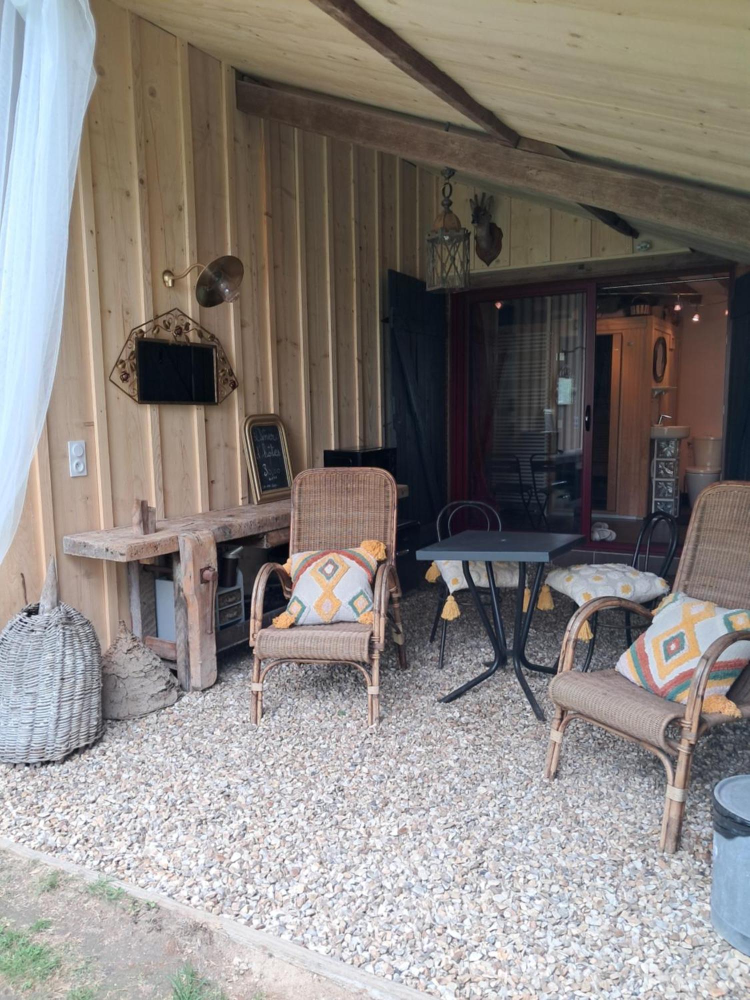 Le Buisson De La Gariole Bed & Breakfast Aubigny sur Nere Ruang foto